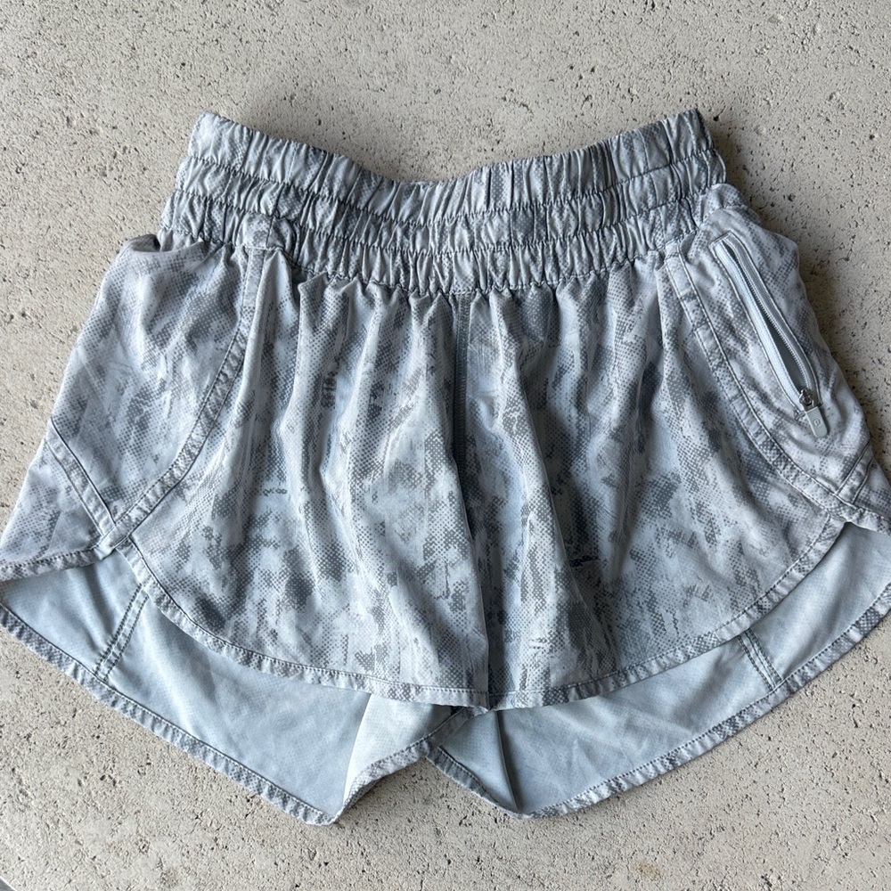 Lululemon run tracker short size 6 grey pattern
